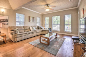Evolve Pet-Friendly Home - 3 Mi to River Walk!